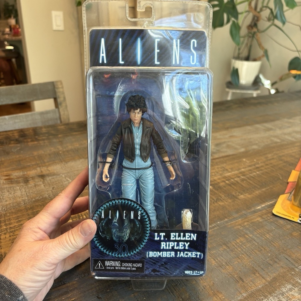 Aliens Lt. Ellen Ripley Bomber Jacket Action Figure NECA 2017 New